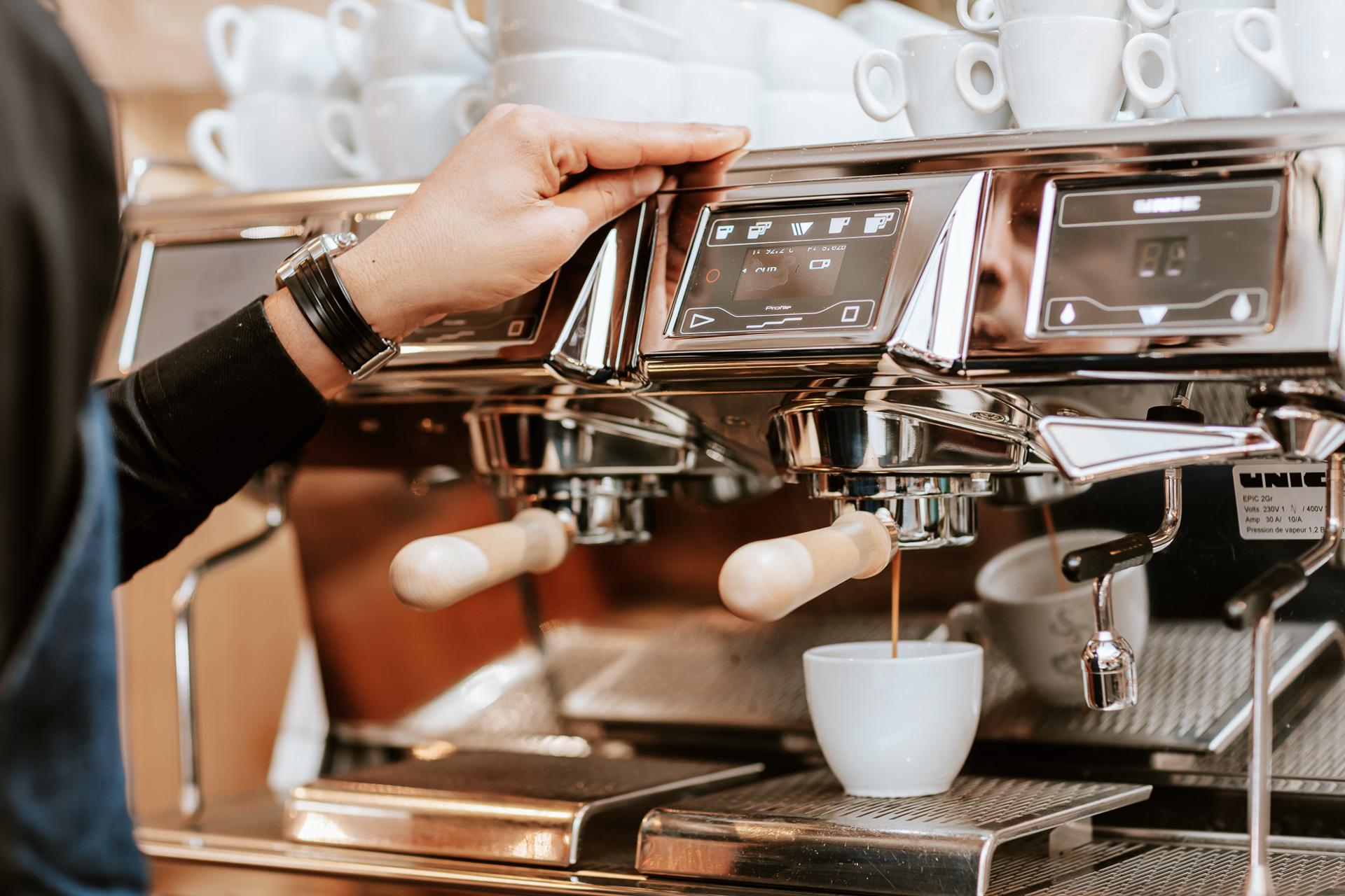 Commercial Coffee Machines for Cafés and Restaurants